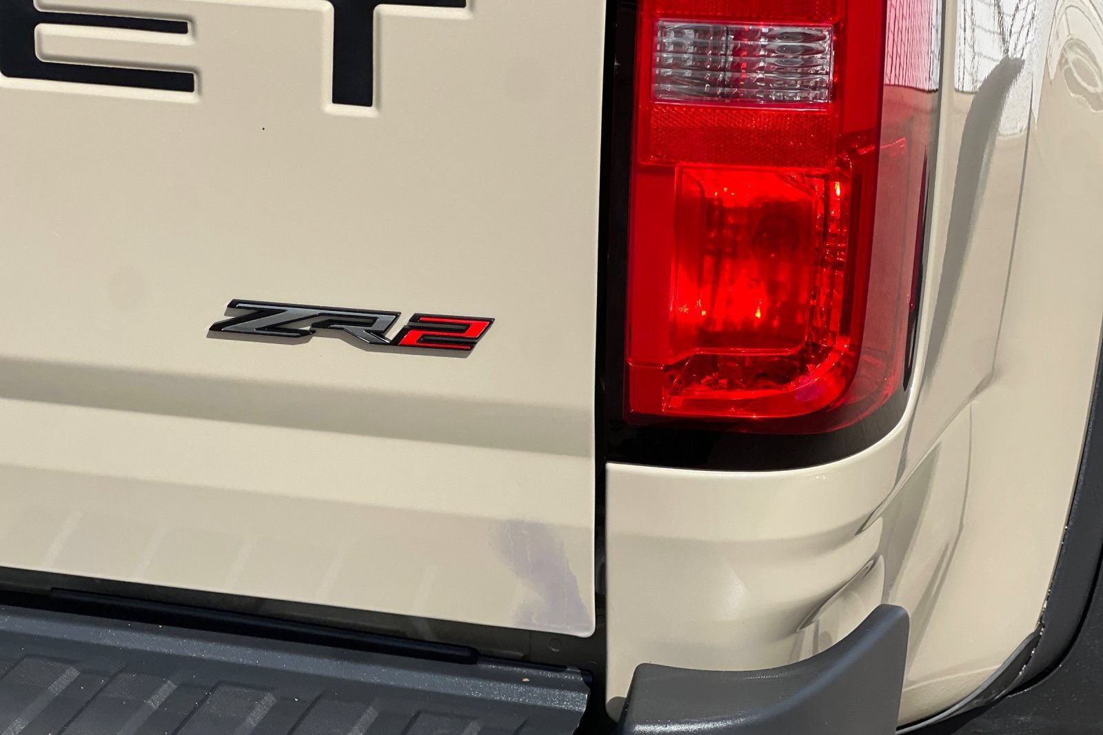 Used 2022 Chevrolet Colorado ZR2 w/ LPO, Door Decal Package AWD/4WD image 20