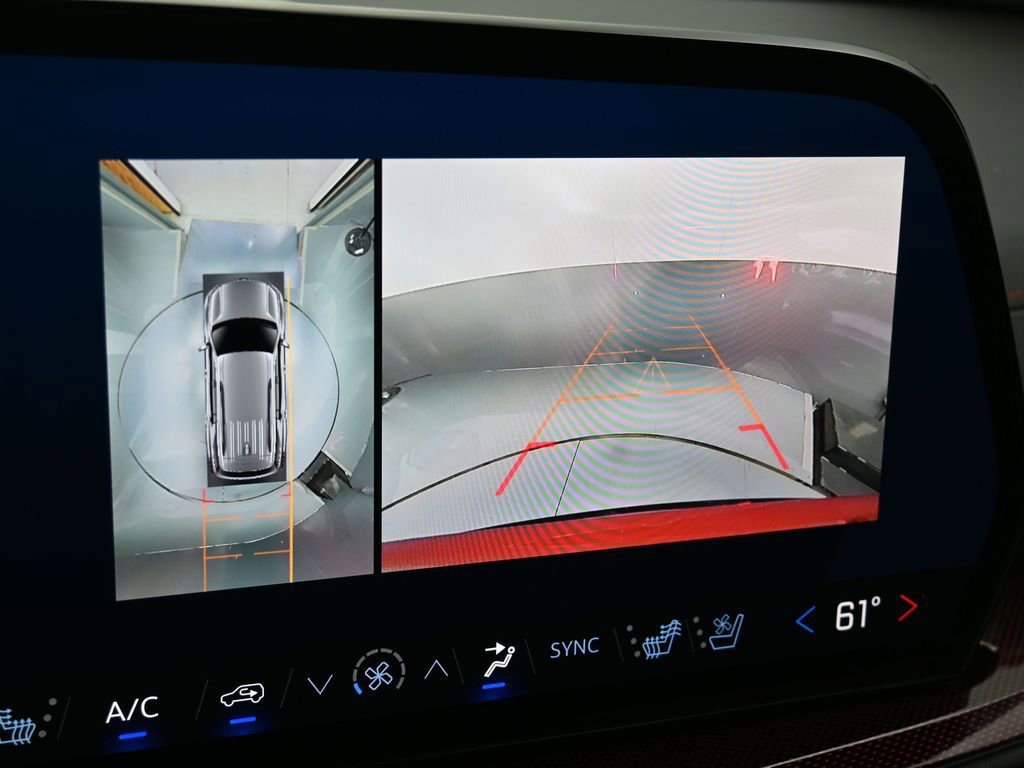 Used 2024 Chevrolet Traverse RS image 28