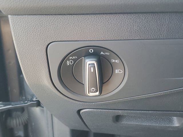 Used 2018 Volkswagen Tiguan SEL Premium FWD image 31