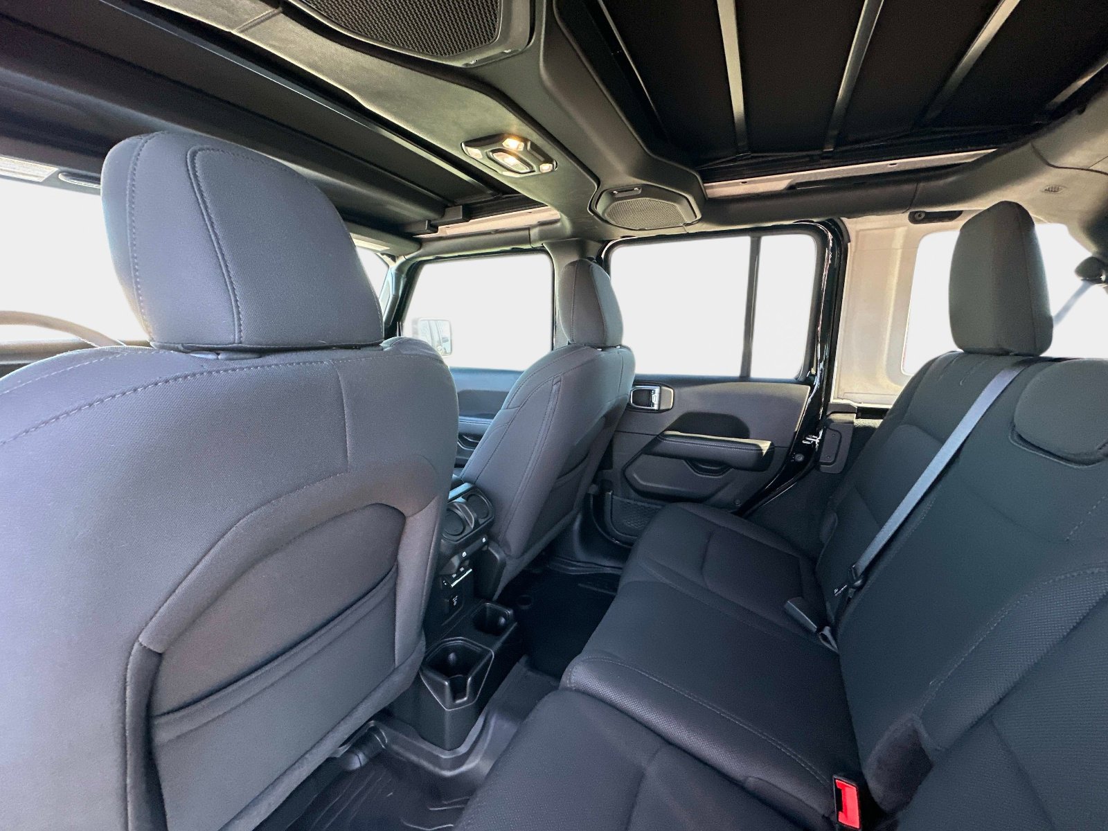 Used 2023 Jeep Wrangler Sahara w/ Cold Weather Group image 18