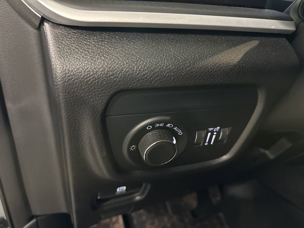 Used 2024 Jeep Grand Cherokee Altitude image 29