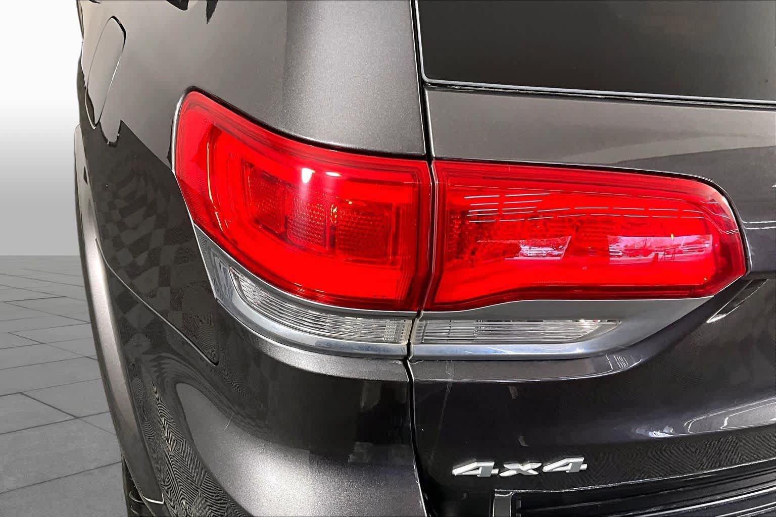 Used 2020 Jeep Grand Cherokee Overland AWD/4WD image 28