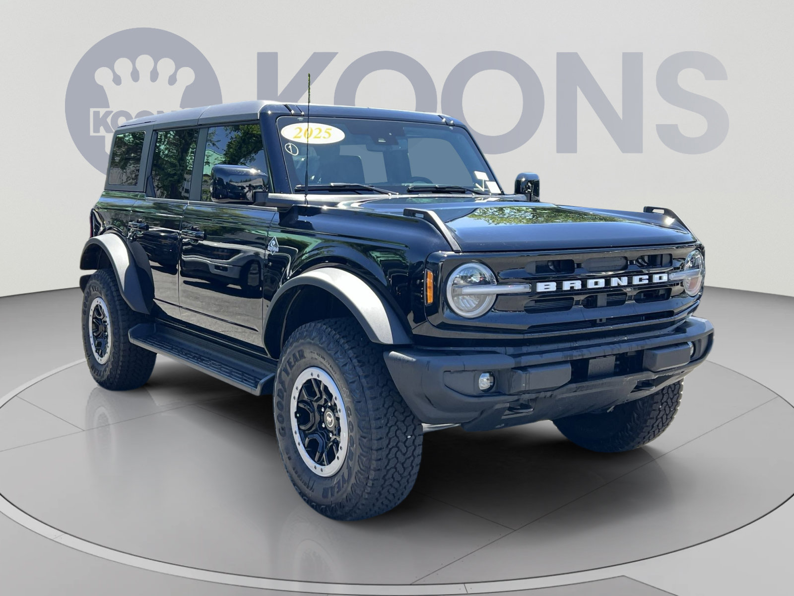 New 2025 Ford Bronco Outer Banks w/ Sasquatch Package AWD/4WD image 2