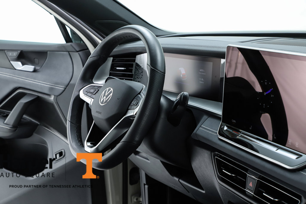 New 2025 Volkswagen Tiguan SE R-Line FWD image 35