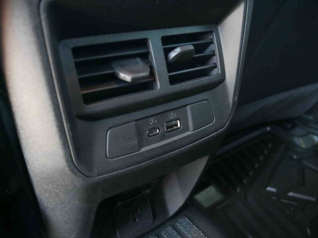 Used 2026 Chevrolet Colorado Z71 w/ Technology Package AWD/4WD image 19