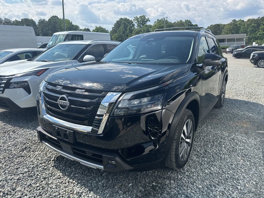 Used 2023 Nissan Pathfinder SL AWD/4WD image 1