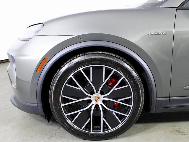 New 2025 Porsche Macan 4S Electric image 11