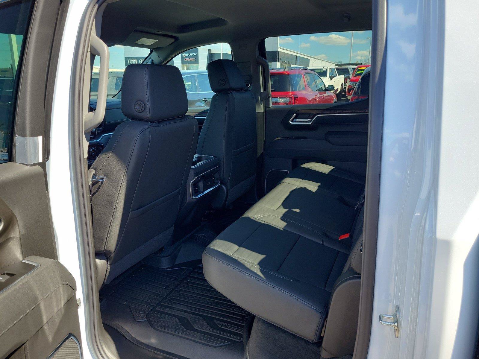 New 2026 GMC Sierra 1500 SLT w/ SLT Premium Package AWD/4WD image 12