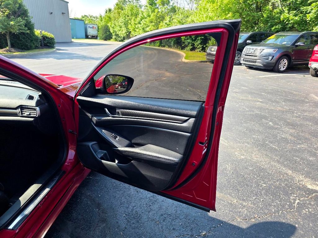 Used 2018 Honda Accord Sport image 40