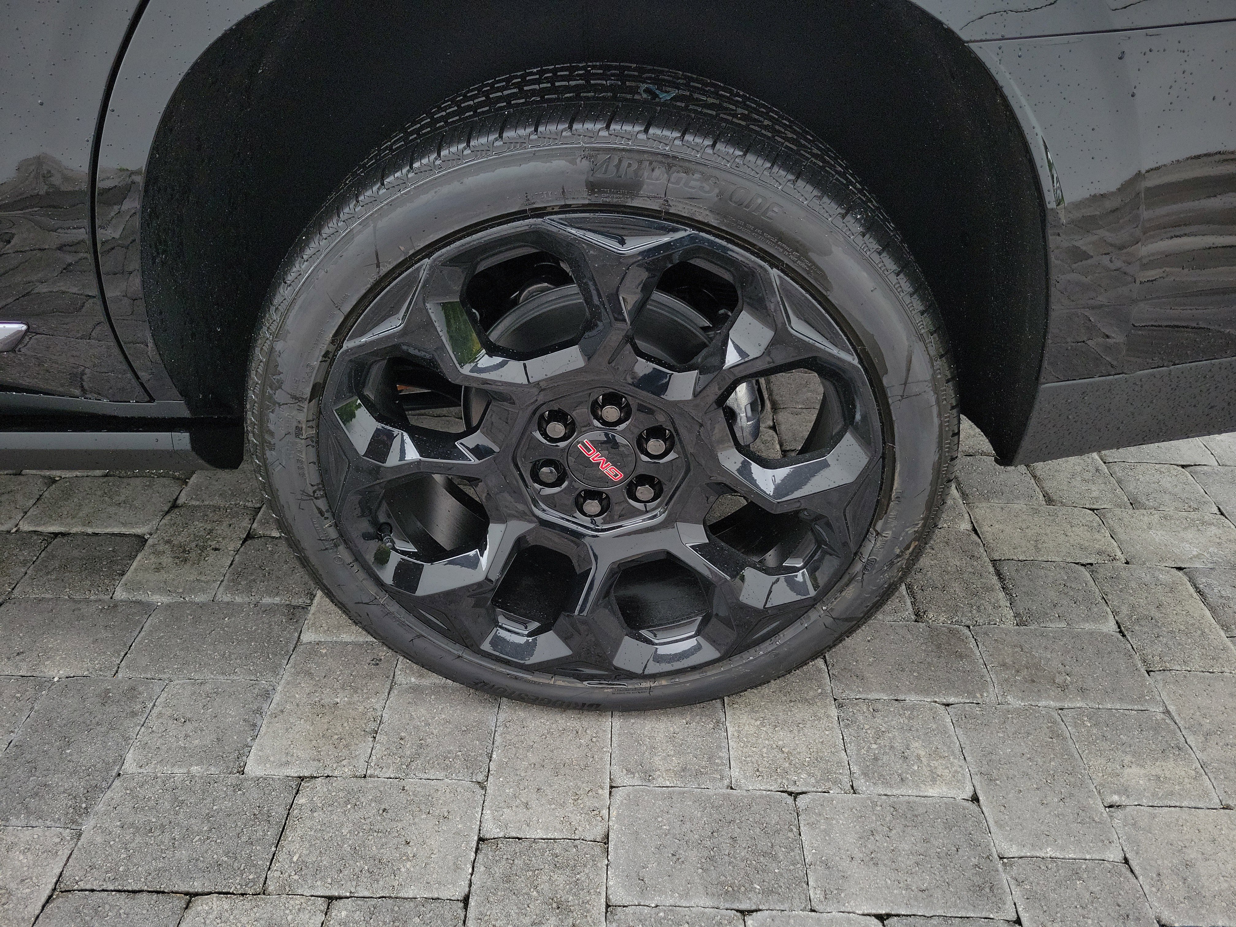 New 2026 GMC Yukon Denali Ultimate w/ LPO, Floor Liner Package AWD/4WD image 11