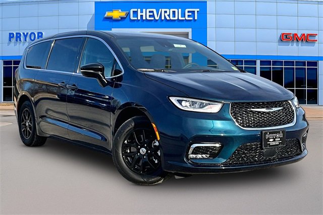 Used 2025 Chrysler Pacifica Select image 1