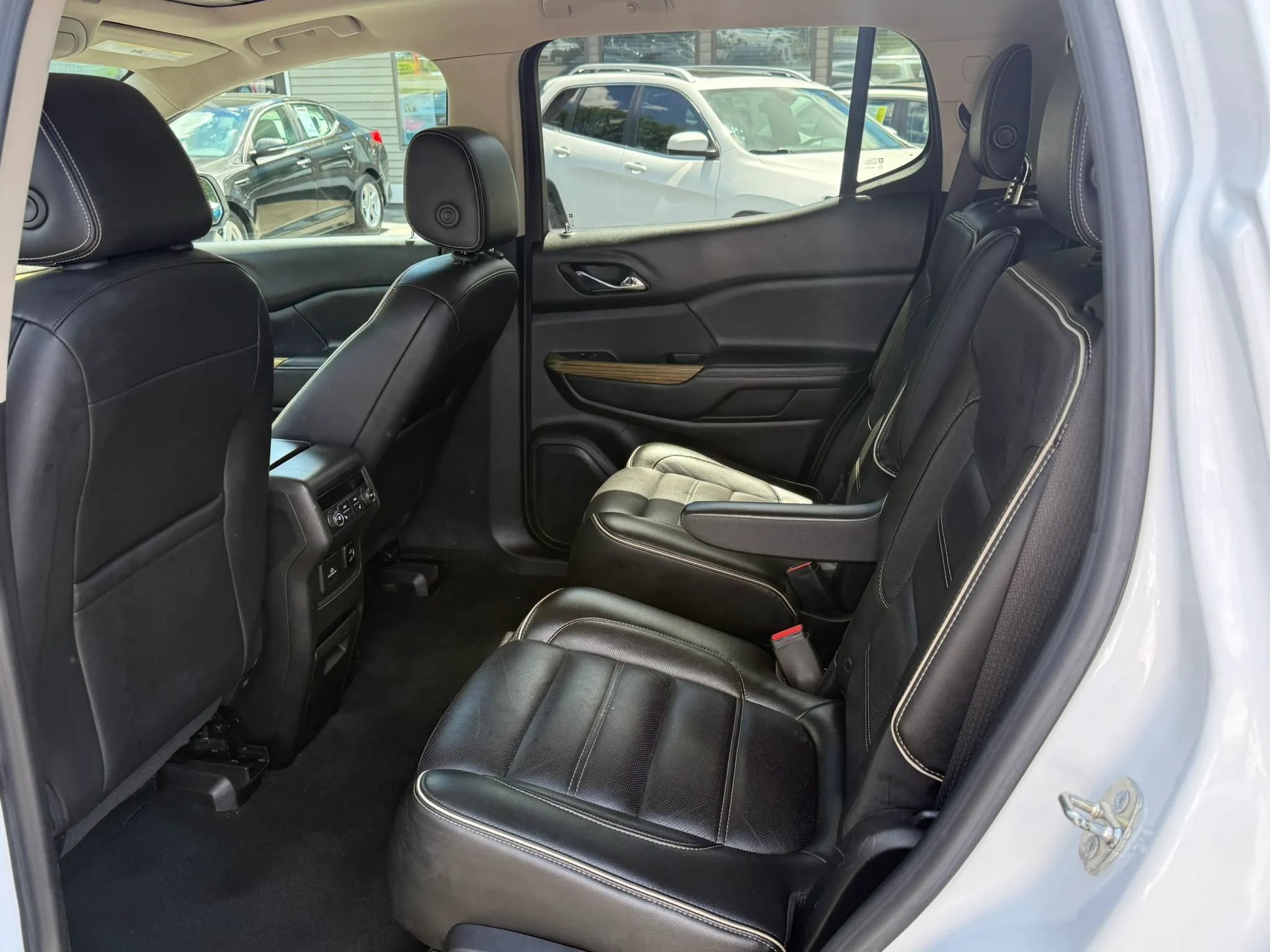 Used 2018 GMC Acadia Denali w/ Technology Package AWD/4WD image 13
