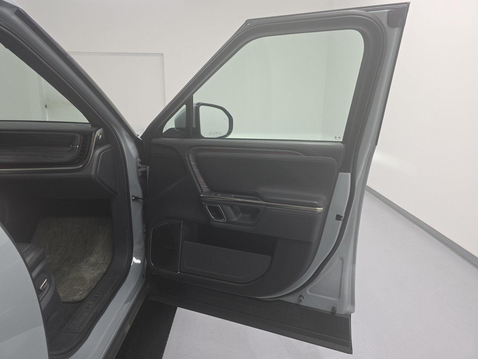 Used 2022 Rivian R1T Adventure AWD/4WD image 18