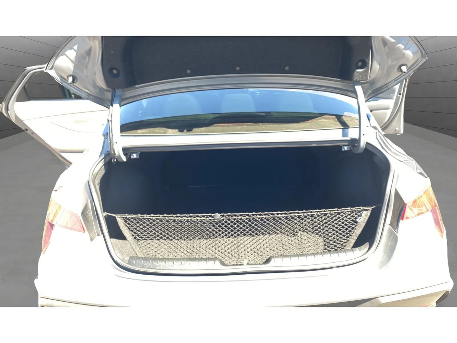 Used 2025 Hyundai Elantra Sport FWD image 50