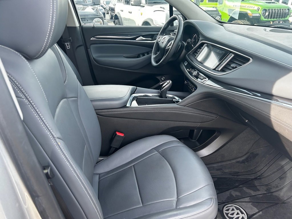Used 2019 Buick Enclave Essence image 16