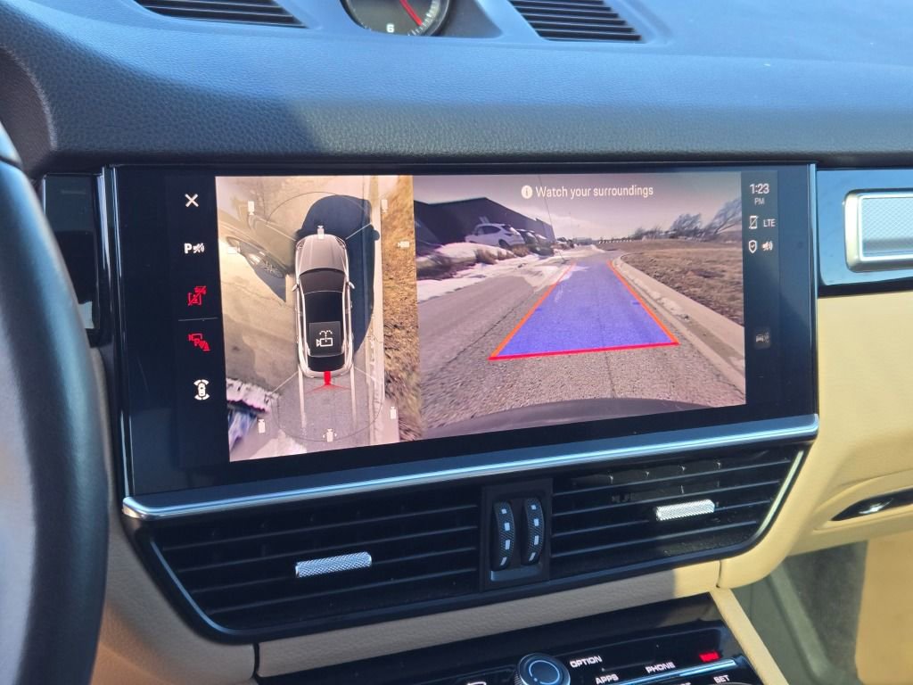 Certified 2023 Porsche Cayenne Platinum Edition image 22