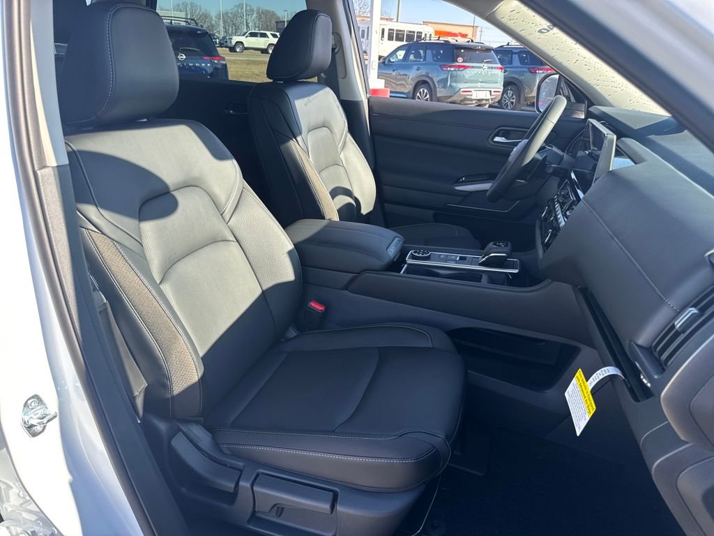 New 2026 Nissan Pathfinder SL image 11