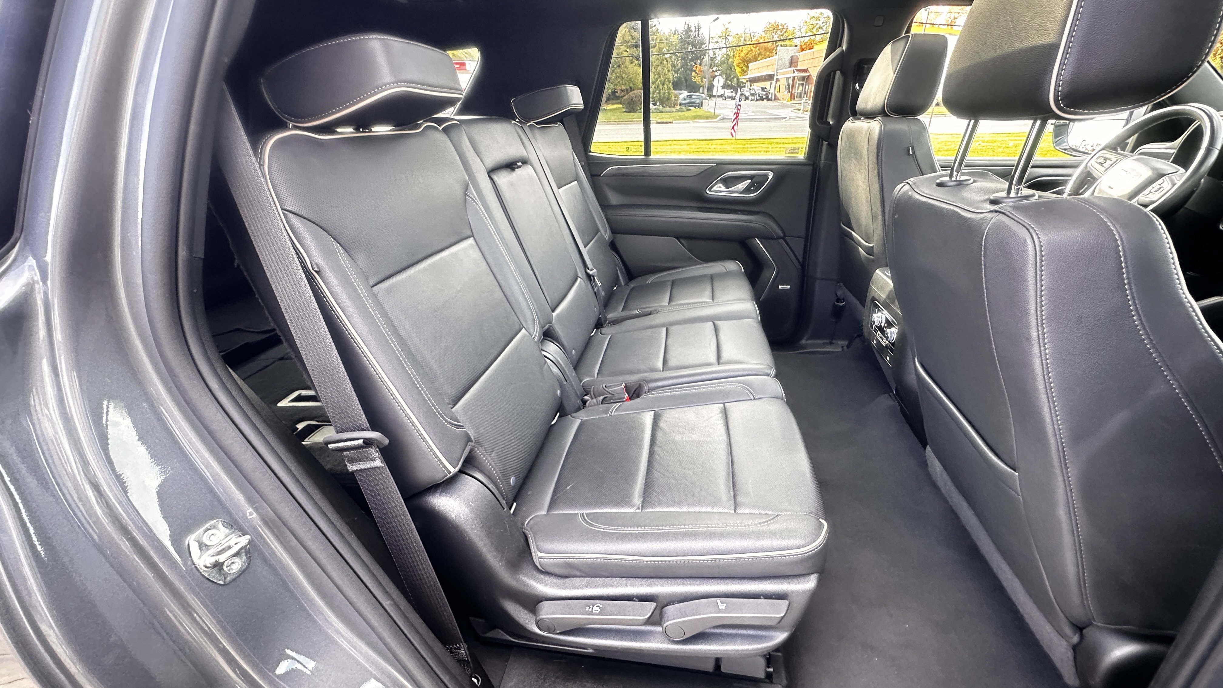 Used 2022 GMC Yukon SLT image 36