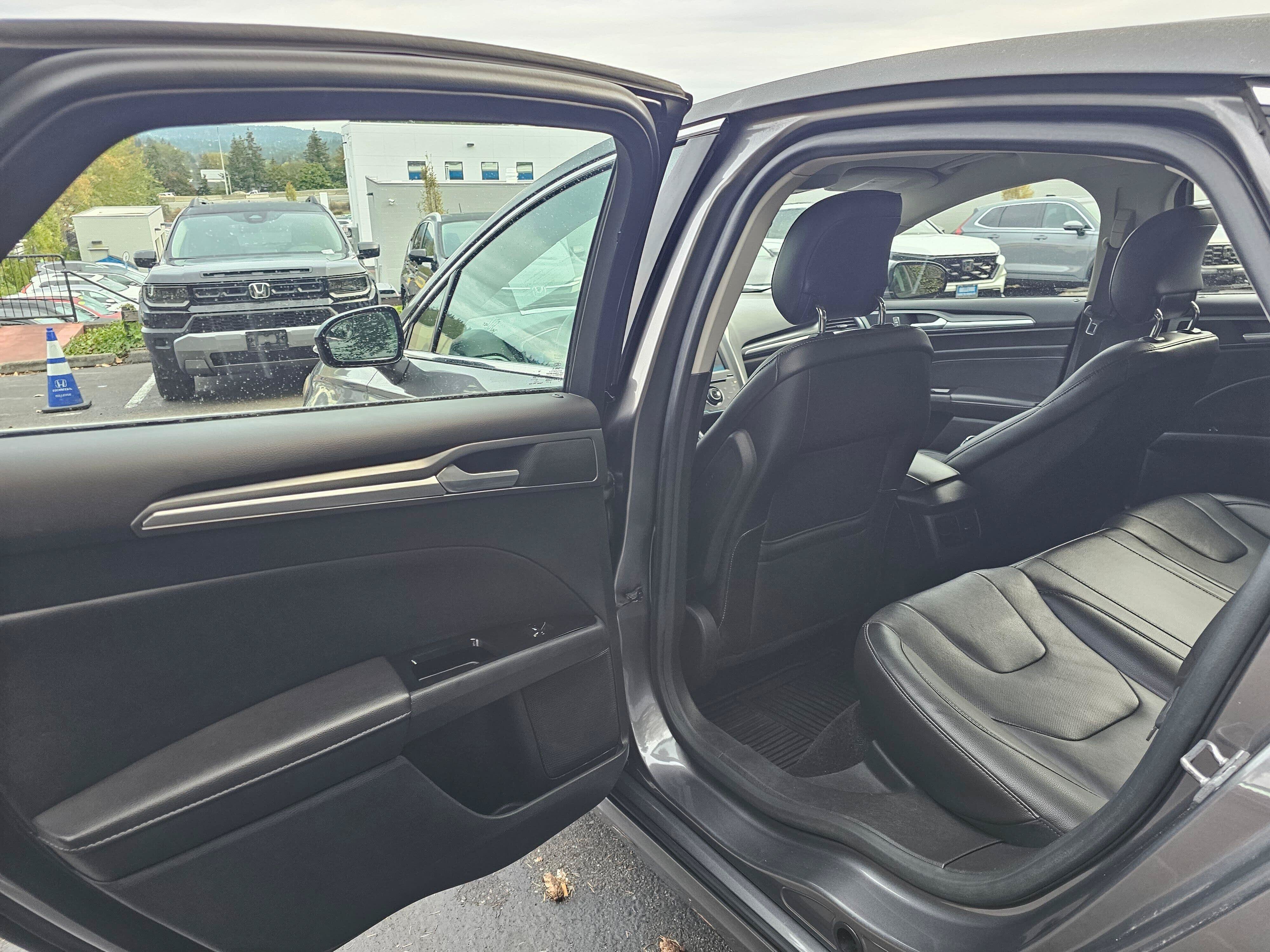 Used 2014 Ford Fusion Titanium FWD image 19