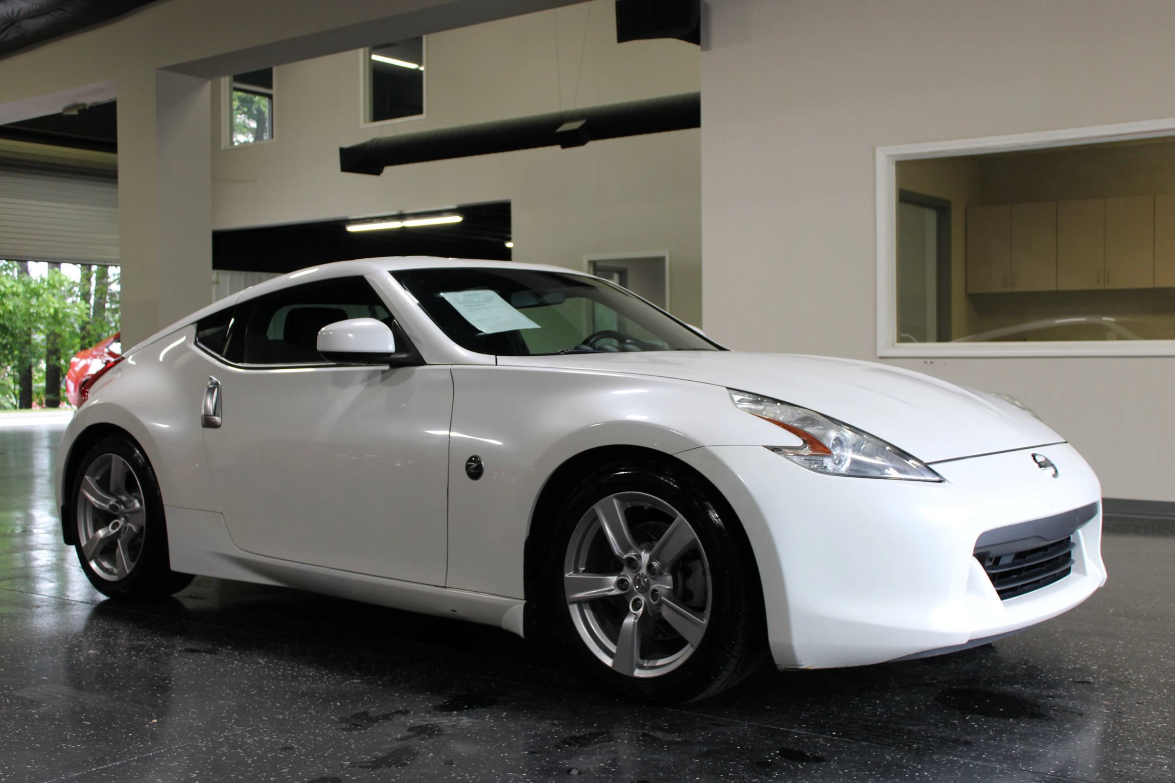 Used 2011 Nissan 370Z Coupe RWD image 29