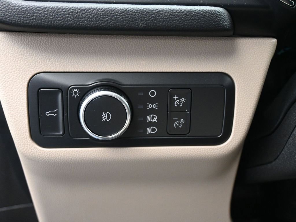 Certified 2022 Ford Escape Titanium w/ Class II Trailer Tow Package image 13