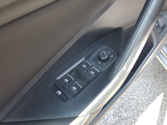 Used 2023 Volkswagen Jetta SE FWD image 21