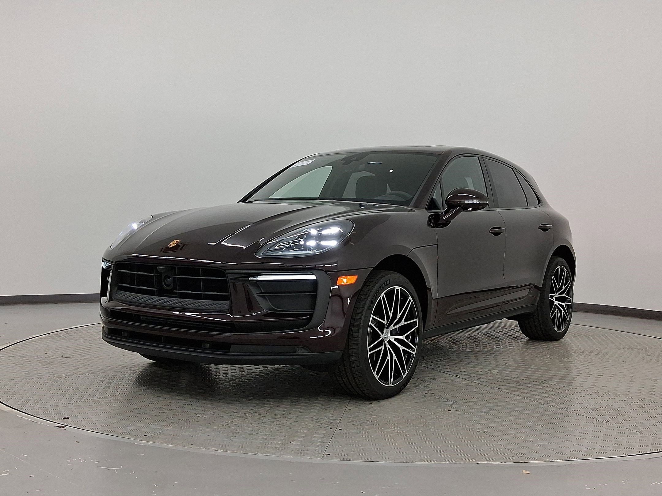 Used 2025 Porsche Macan image 1