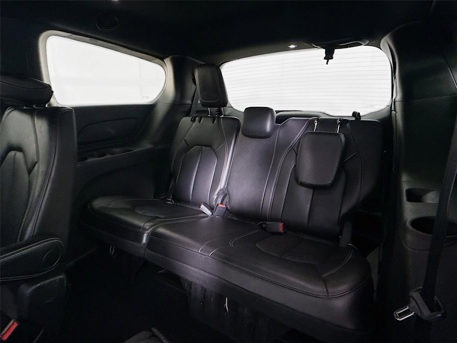 Used 2025 Chrysler Pacifica Select image 22