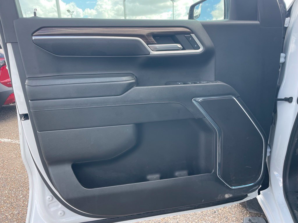 Used 2023 Chevrolet Silverado 1500 LT AWD/4WD image 12