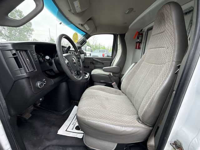 Used 2017 GMC Savana 3500 RWD image 16