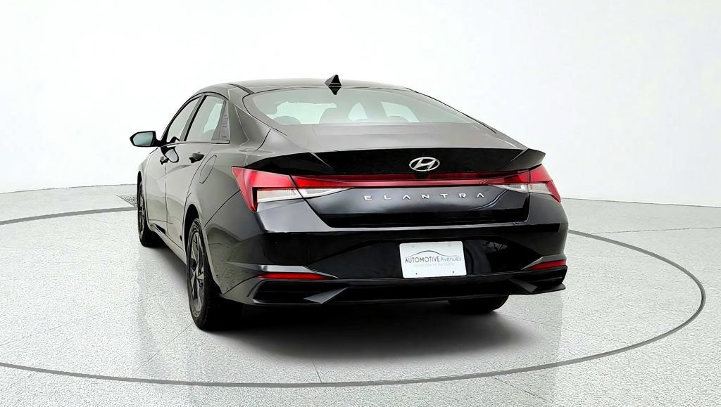 Used 2022 Hyundai Elantra SEL w/ Cargo Package FWD image 6