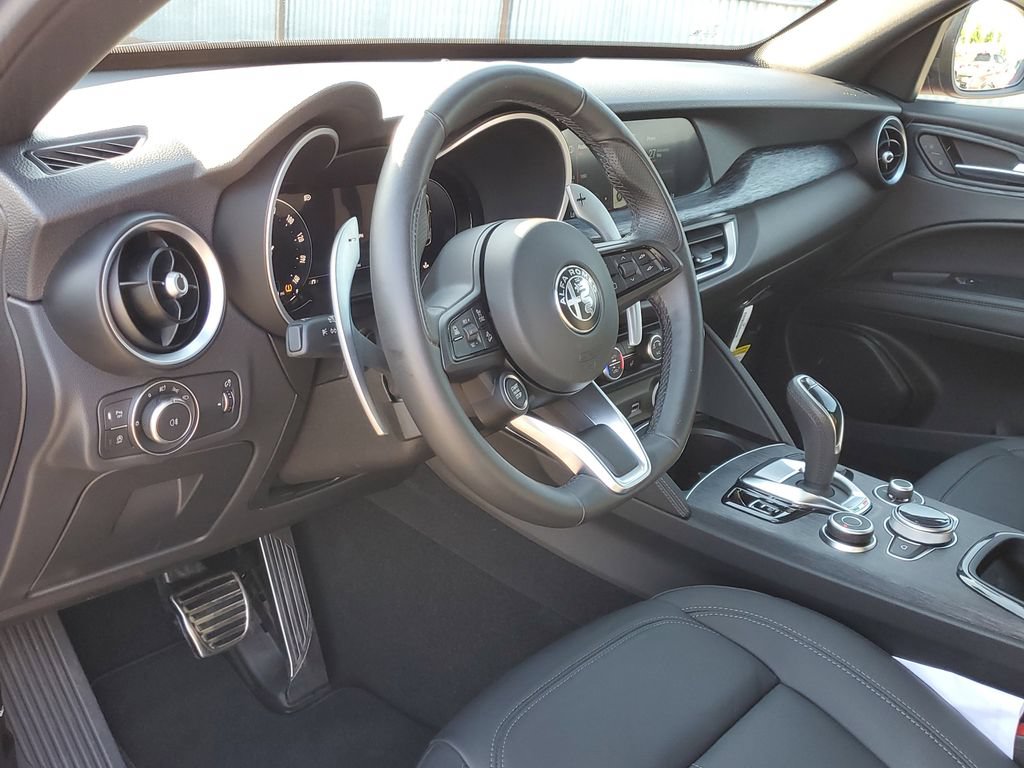 Used 2024 Alfa Romeo Stelvio Sprint AWD/4WD image 16