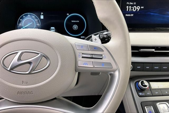 Certified 2025 Hyundai Palisade Limited AWD/4WD image 24