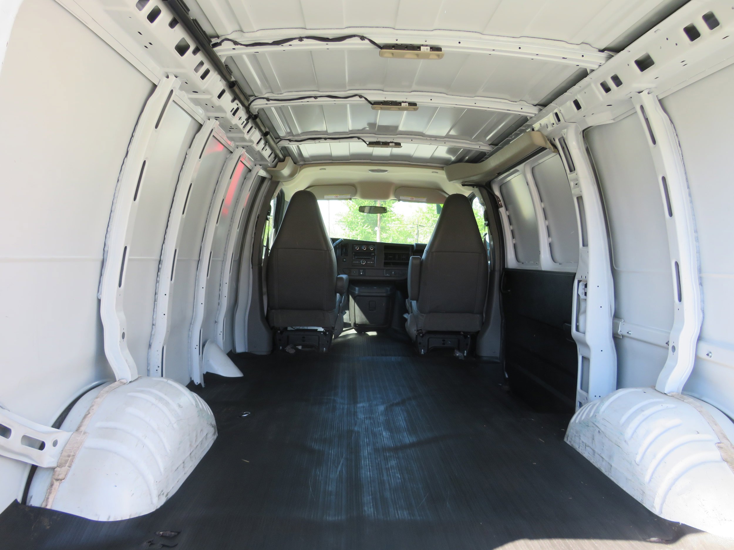 Used 2017 GMC Savana 2500 RWD image 7