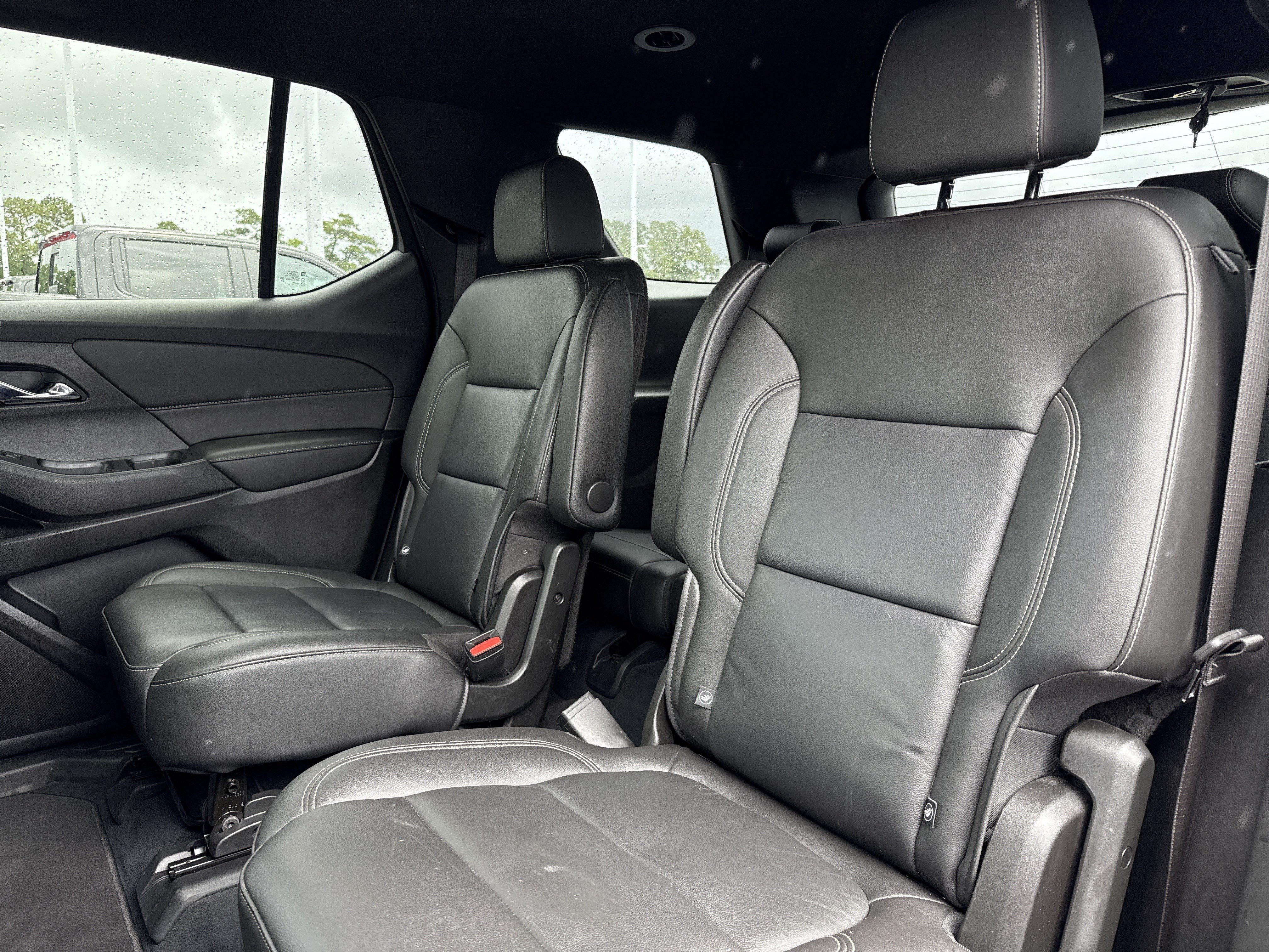 Used 2022 Chevrolet Traverse LT FWD image 29