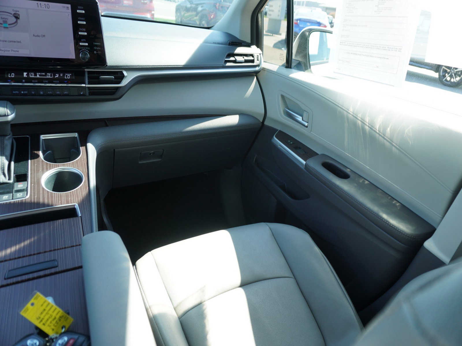 Used 2023 Toyota Sienna XLE image 17