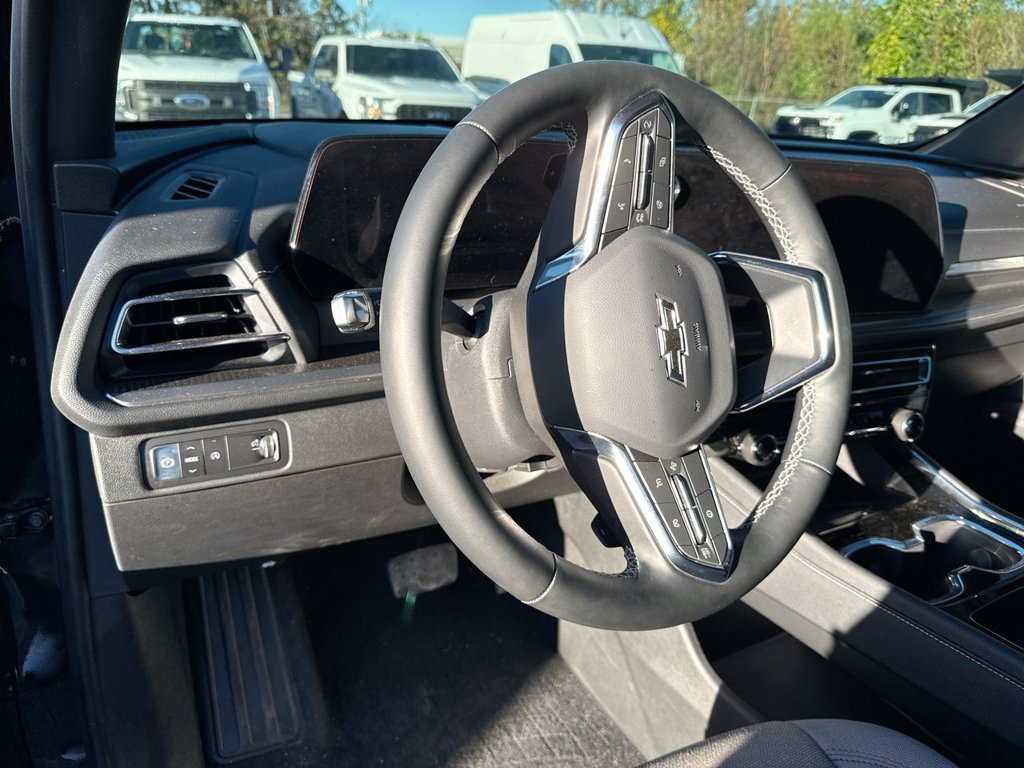 Used 2026 Chevrolet Traverse LT w/ Midnight/Sport Edition FWD image 7
