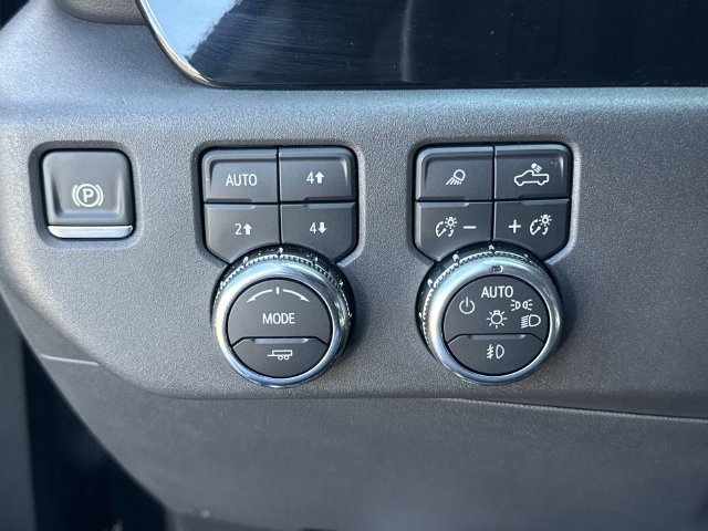 Used 2025 GMC Sierra 1500 SLT w/ SLT Premium Plus Package AWD/4WD image 30
