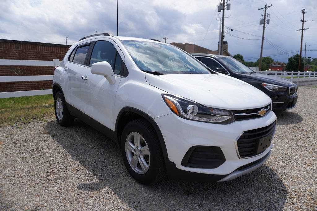 Used 2017 Chevrolet Trax LT w/ LT Convenience Package AWD/4WD image 10
