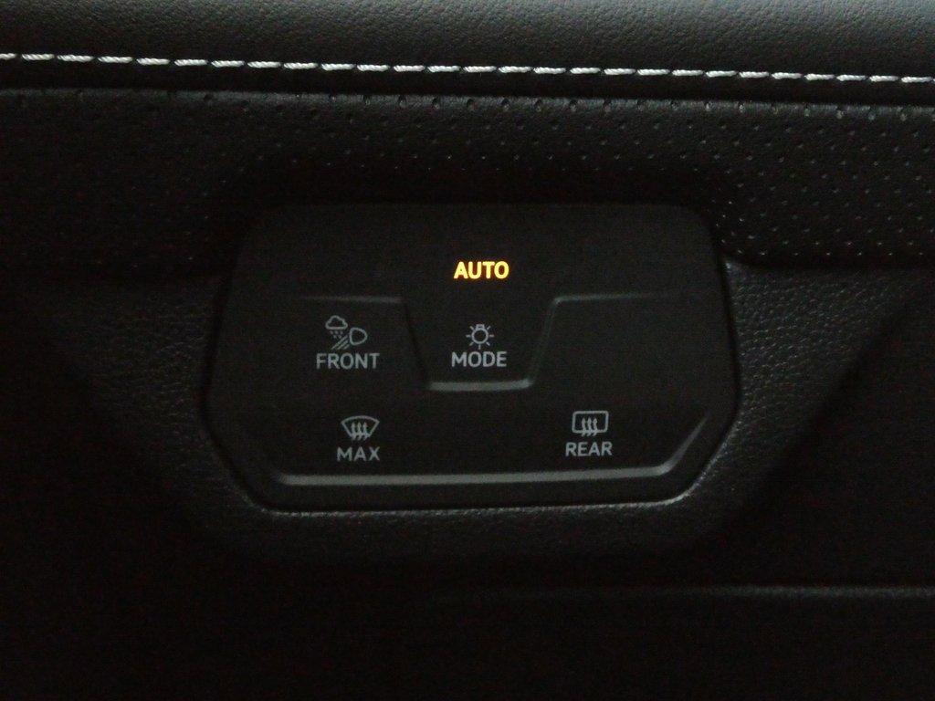 New 2026 Volkswagen Atlas SE image 12