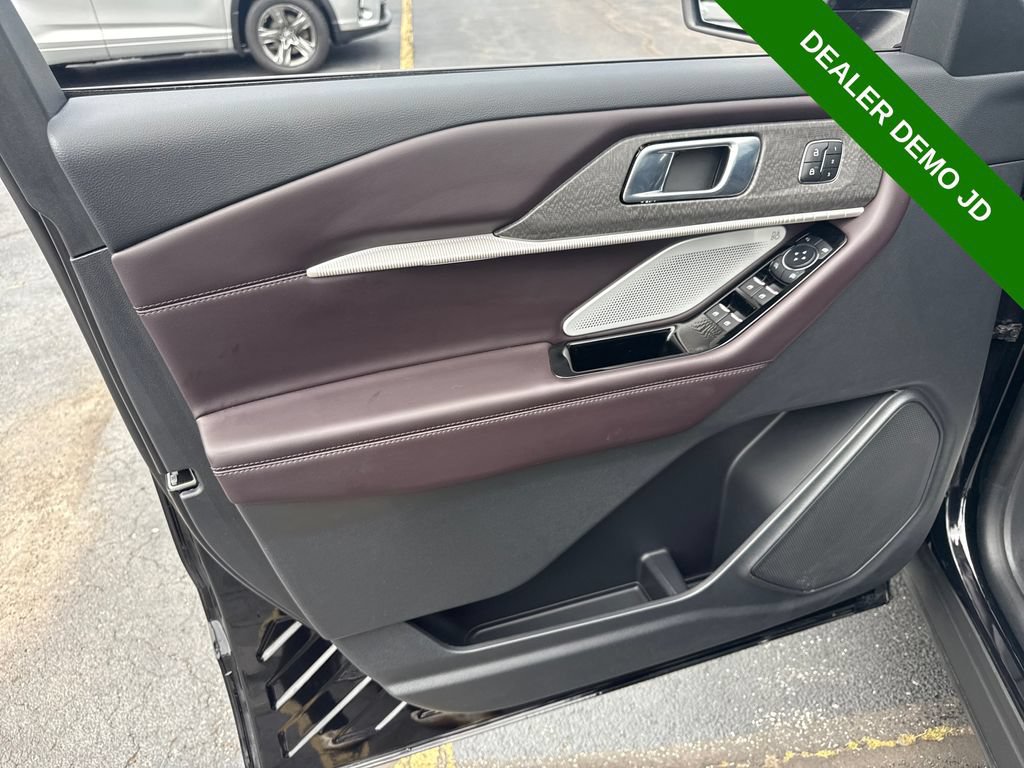 Used 2025 Ford Explorer Platinum AWD/4WD image 25