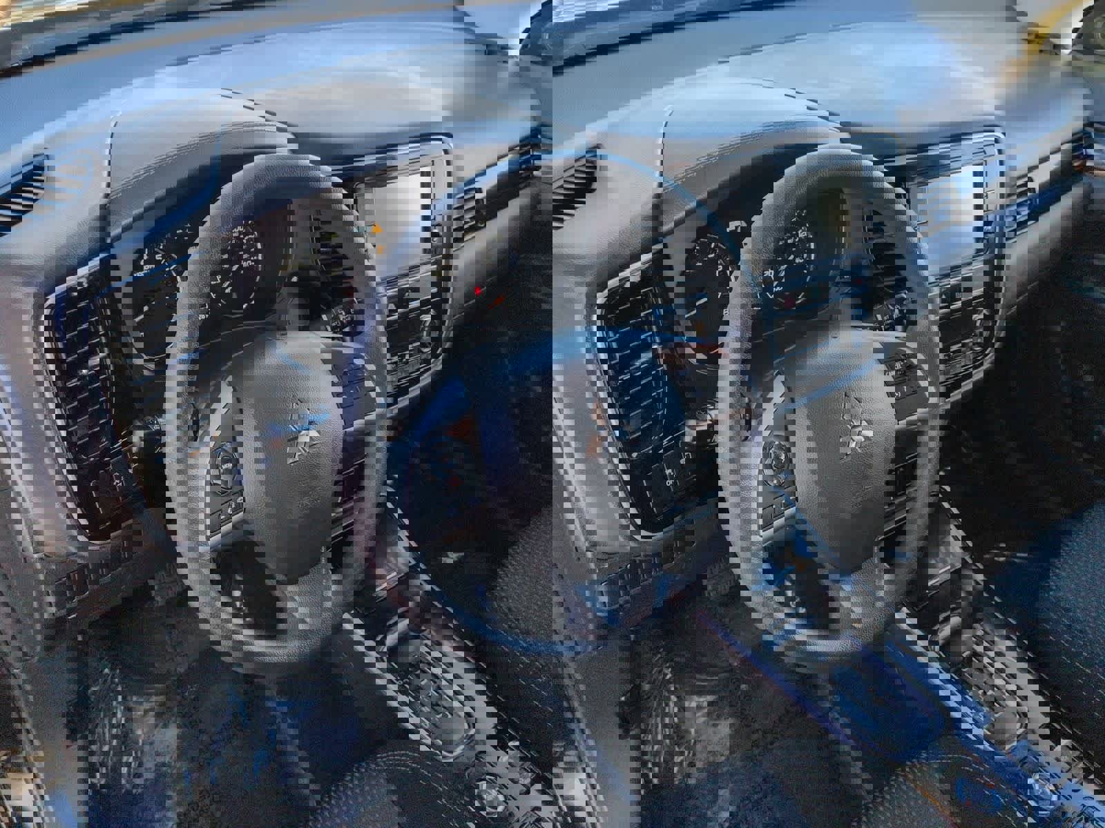 Used 2019 Mitsubishi Outlander ES image 10