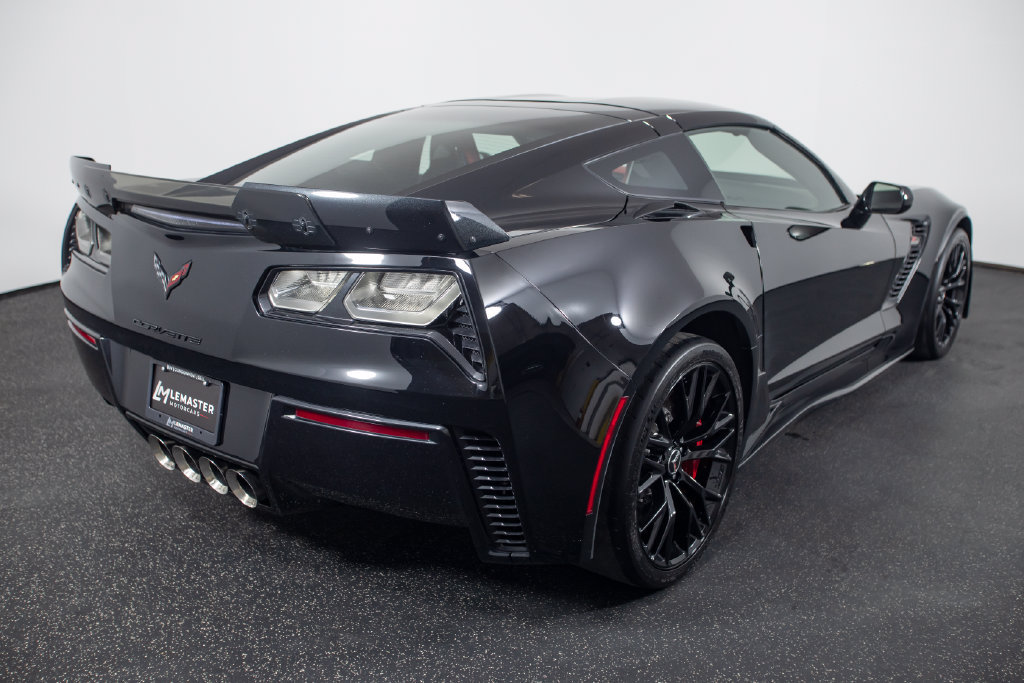 Used 2015 Chevrolet Corvette Z06 w/ 3LZ Preferred Equipment Group RWD image 17