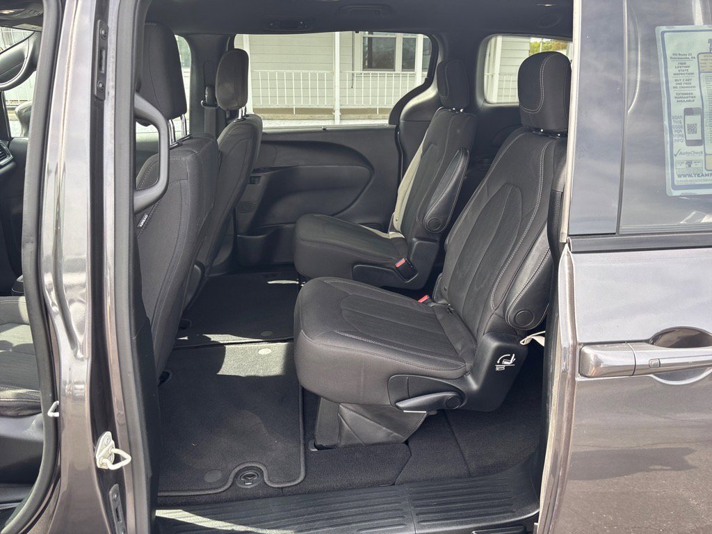 Used 2018 Chrysler Pacifica Touring Plus w/ S Appearance Package image 14