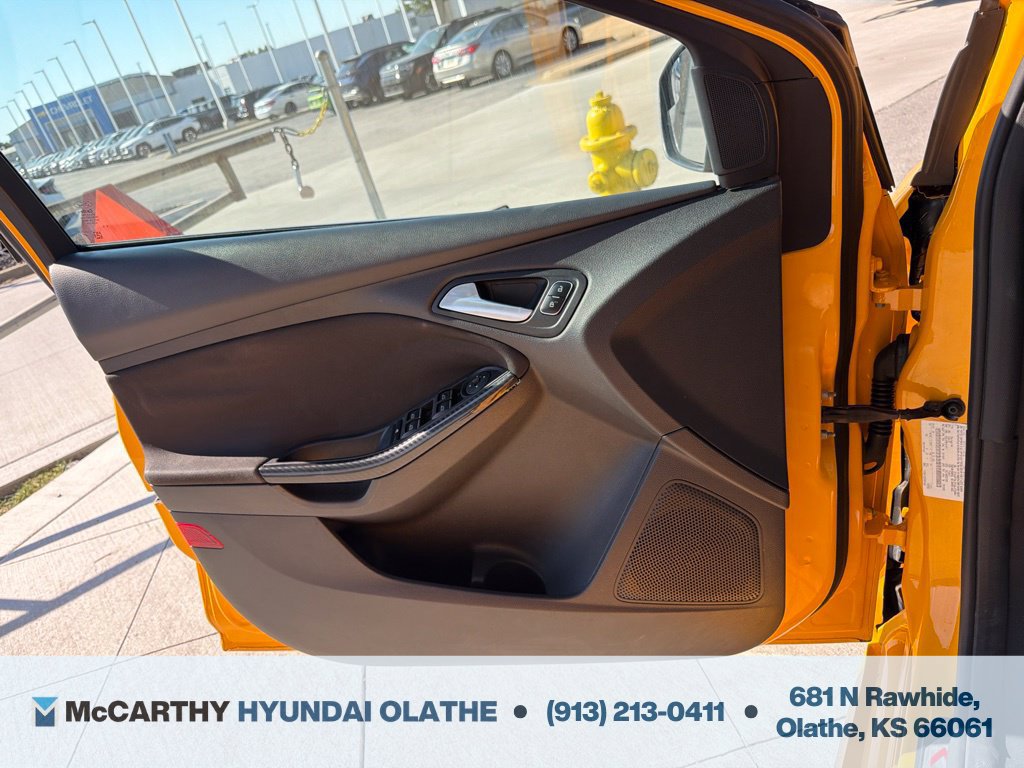 Used 2016 Ford Focus ST w/ Equipment Group 402A FWD image 29