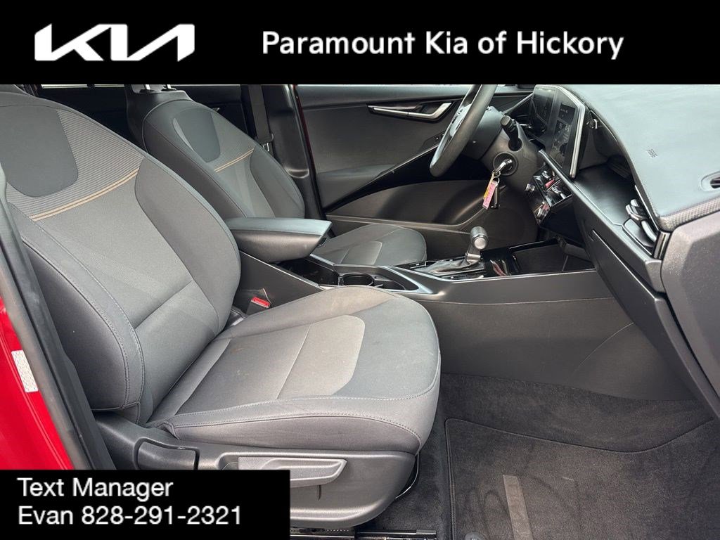Used 2023 Kia Niro LX image 29