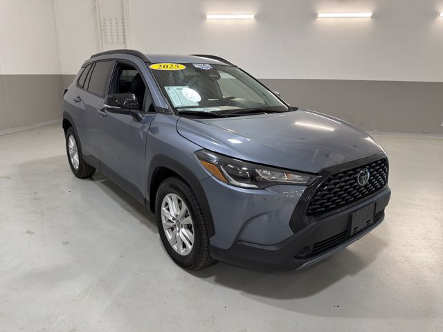 Used 2025 Toyota Corolla Cross LE FWD image 4