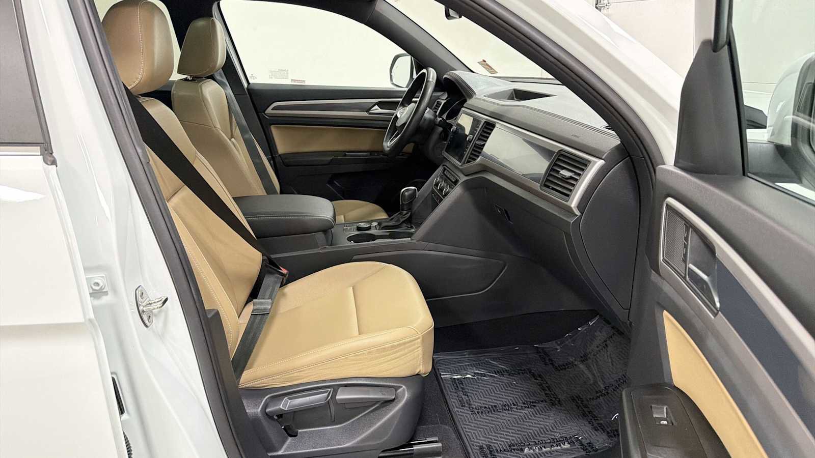 Used 2020 Volkswagen Atlas Cross Sport SE image 29