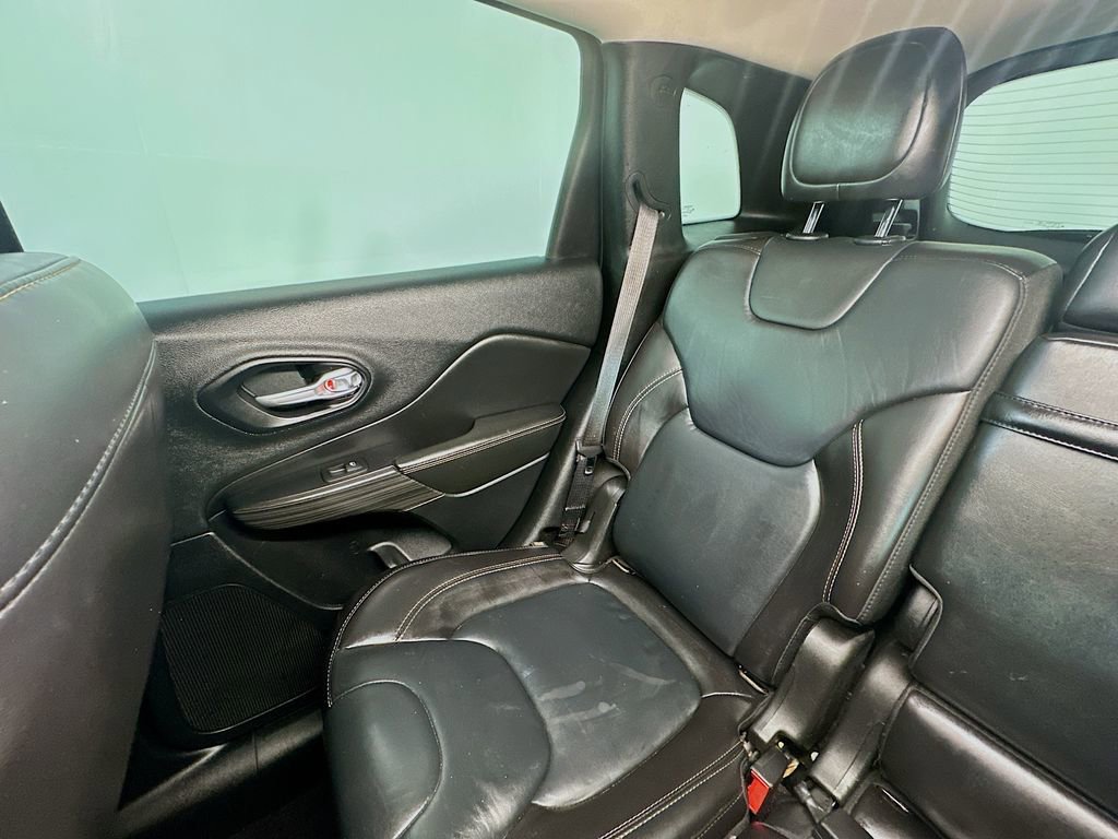 Used 2016 Jeep Cherokee Limited image 12