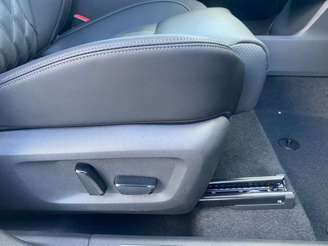 New 2025 Nissan Rogue Platinum w/ Platinum Premium Package AWD/4WD image 29